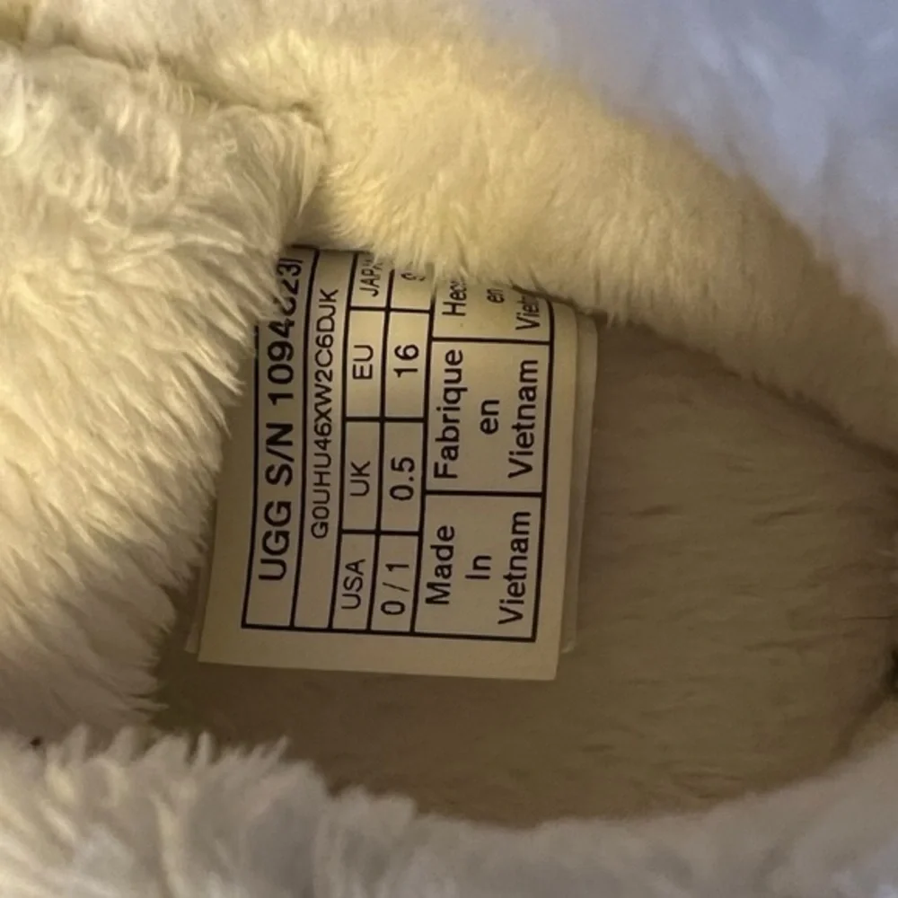 UGG Bixbee Vanilla Cream Curly Fleece Infant Baby Bootie Slipper Crib Shoe